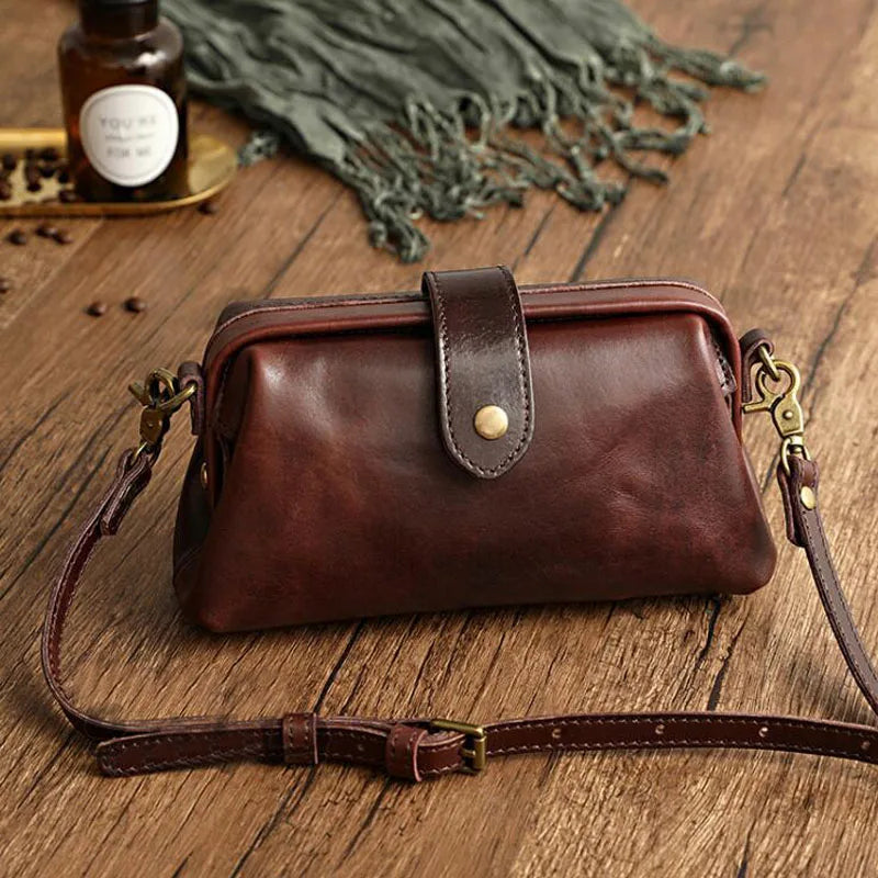 Leren schoudertas donkerbruin met riem detail