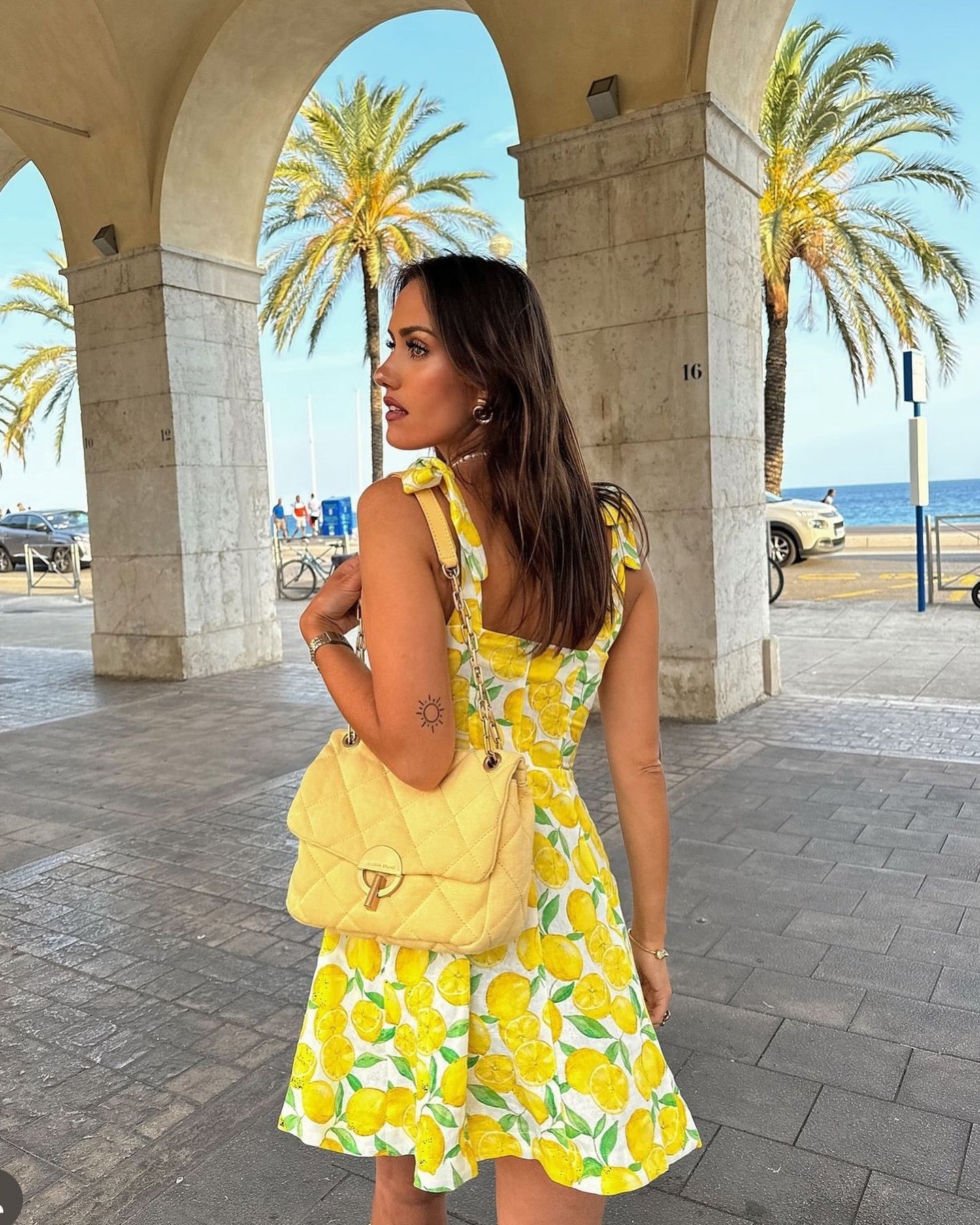 Zomerjurk met limoenprint wit en geel rugzijde