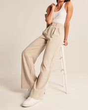 Latasha Wijduitlopende Pantalon met Plissé Details voor een Elegante Look voor dames