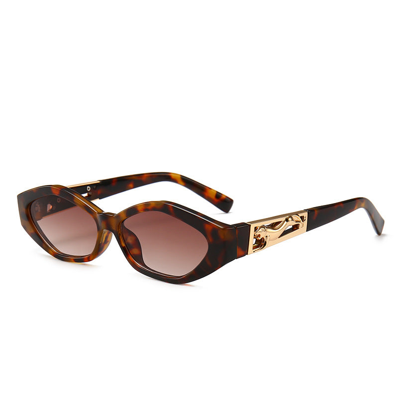 Zia cat eye zonnebril met ovaal montuur en statement pootjes voor dames