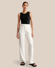 Witte damesbroek met hoge taille en wijde pijpen, front view