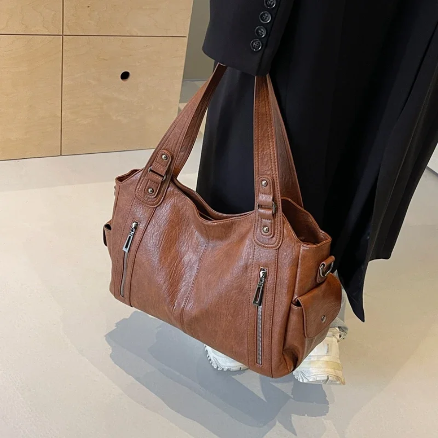 Amber Compacte schoudertas met verstelbare band en stijlvol silhouet
