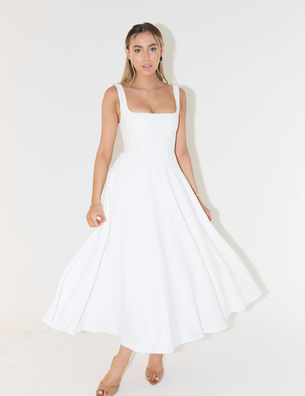 Midi jurk wit vierkante hals vooraanzicht