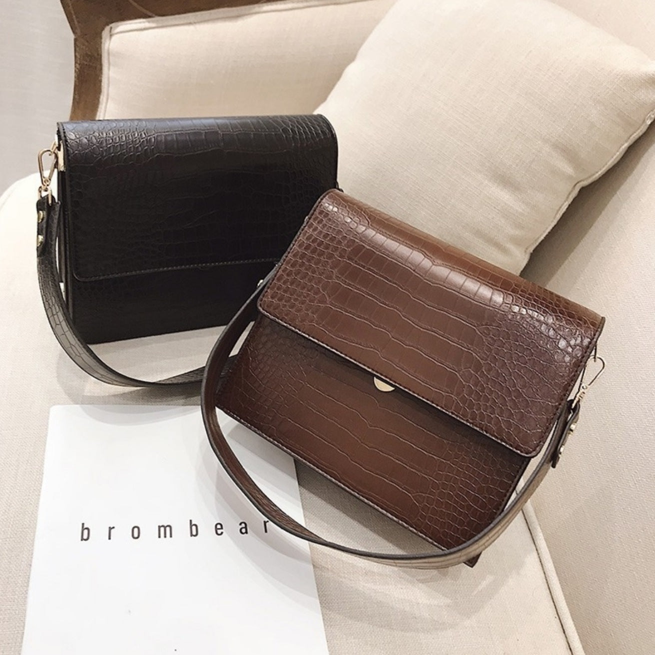 Aven Compacte crossbody schoudertas met crocoprint in leer