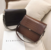Aven Compacte crossbody schoudertas met crocoprint in leer