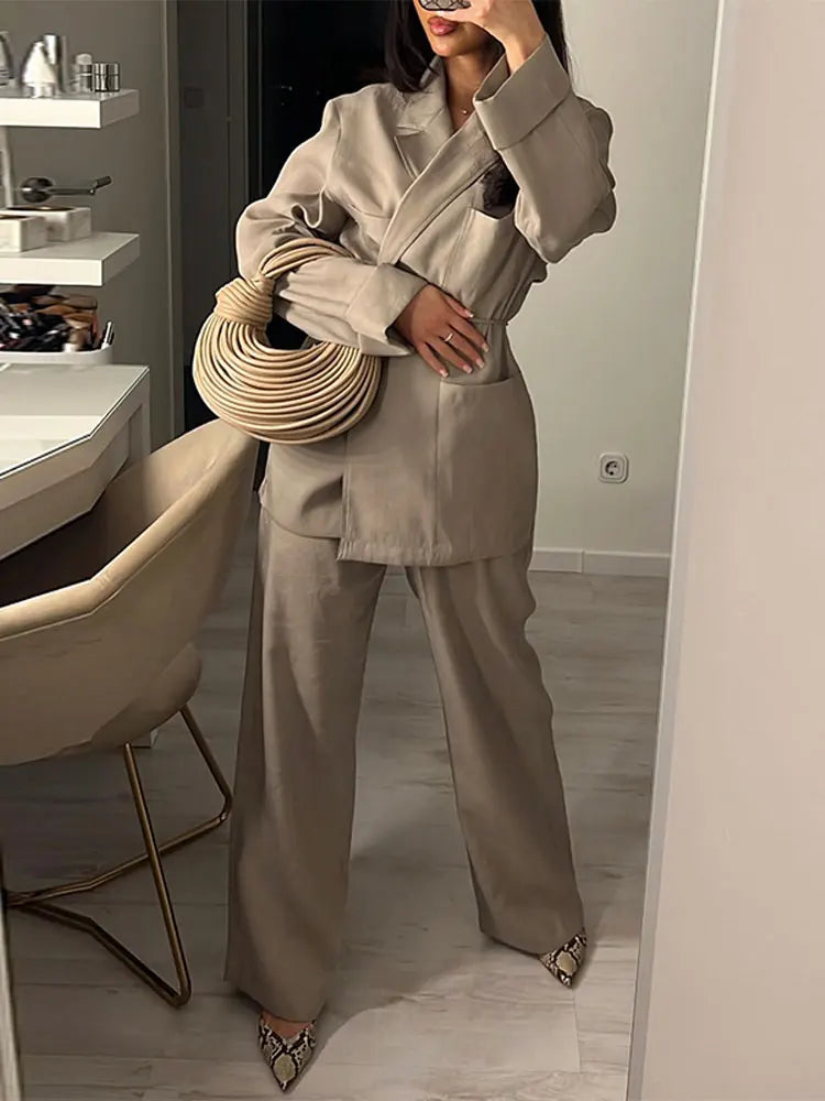 Tweed suit beige close-up with beige bag and snake print heels