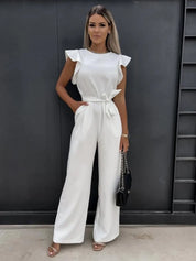 Eenstuk witte dames jumpsuit met ruchedetail en riem, front view