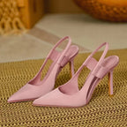Slingback pumps roze met puntige neus en hoge hakken detail shot