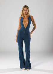 Denim jumpsuit met hartvormige uitsnede en rits, front view