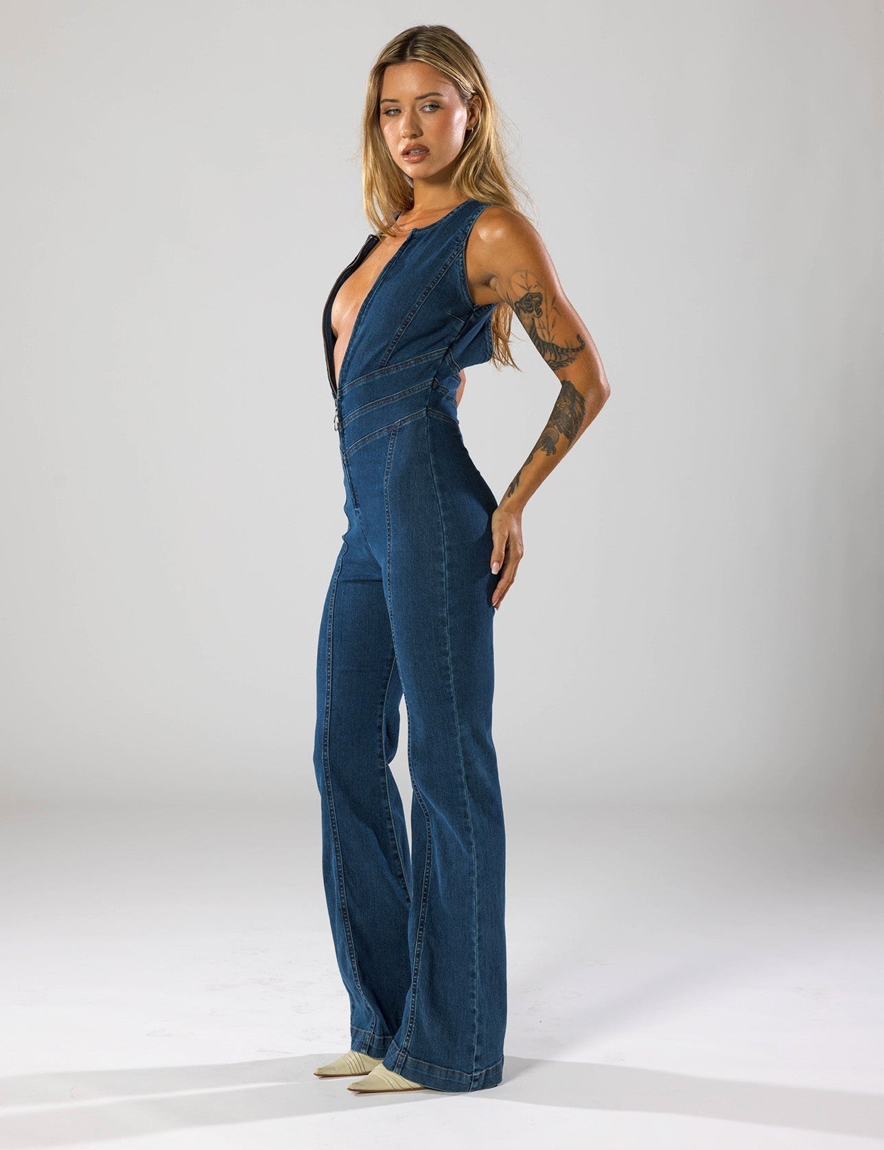 Denim jumpsuit met hartvormige uitsnede, blauw, zijprofiel