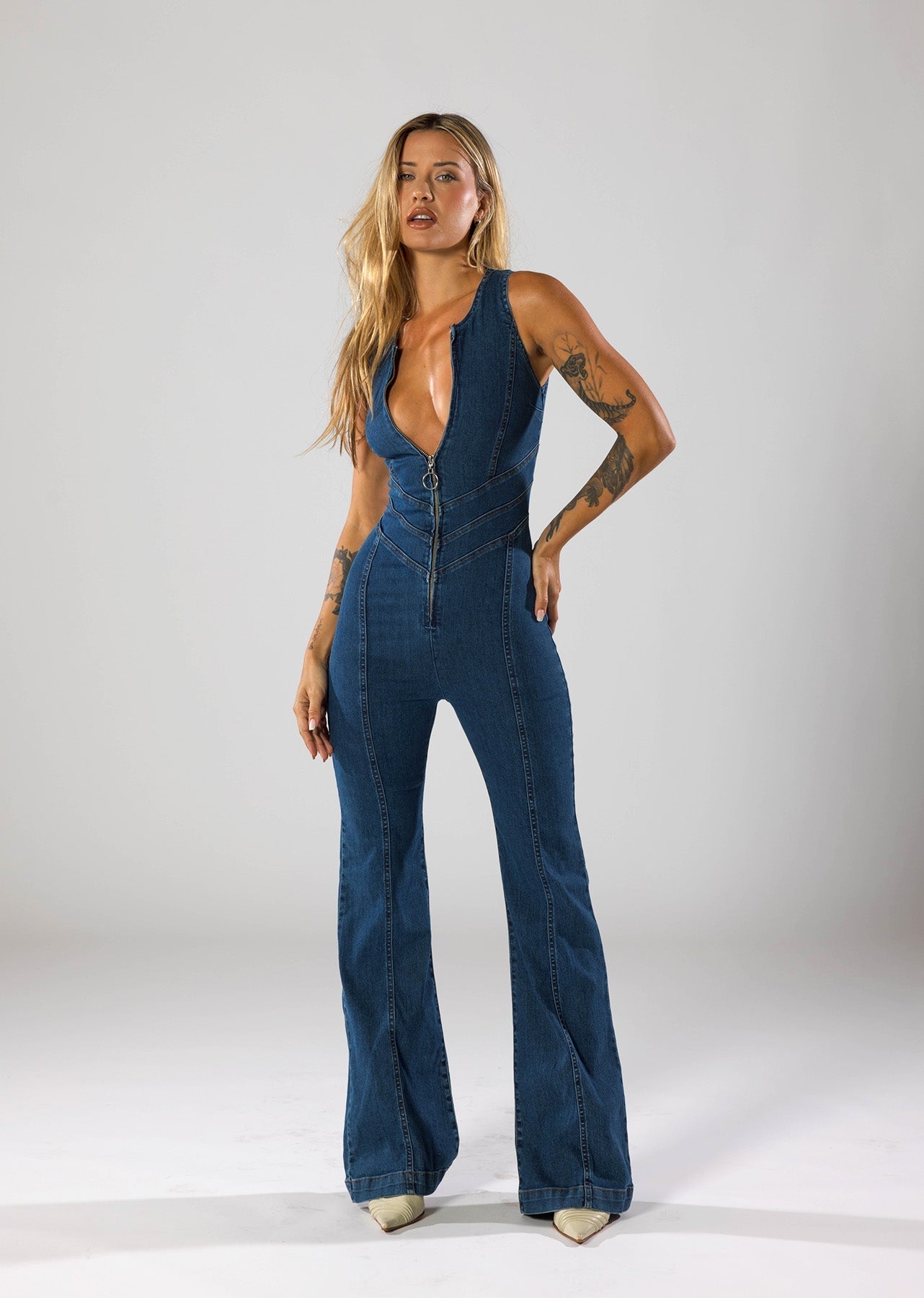 Denim jumpsuit met hartvormige uitsnede en rits, blauw, front view