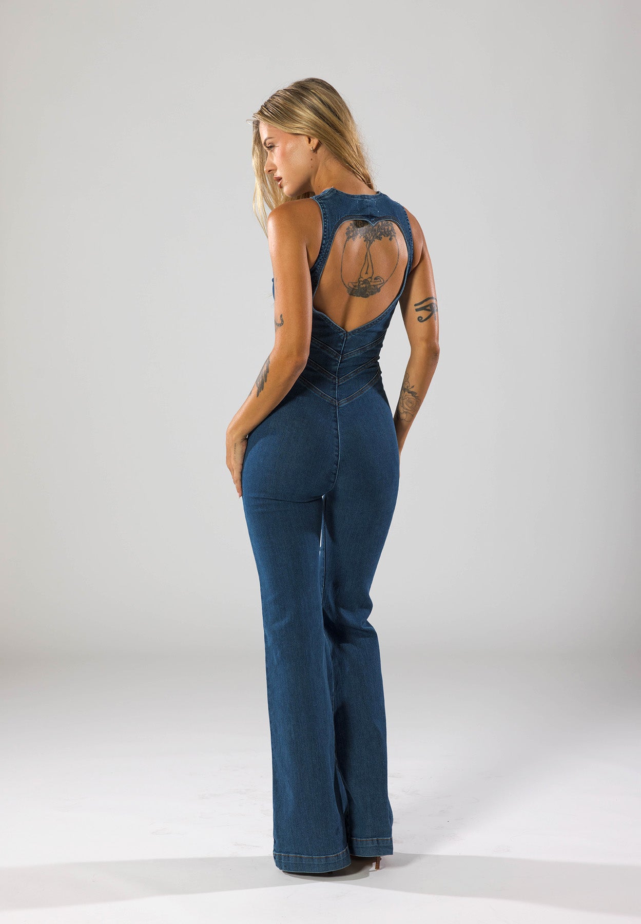 Denim jumpsuit met hartvormige uitsnede, blauw, rugzijde