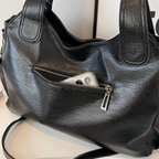 Amber Compacte schoudertas met verstelbare band en stijlvol silhouet