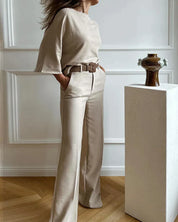 Dames set met beige blouse en broek met riem front view