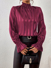 Blouse met Geplooide Hals bordeaux gestreept close-up