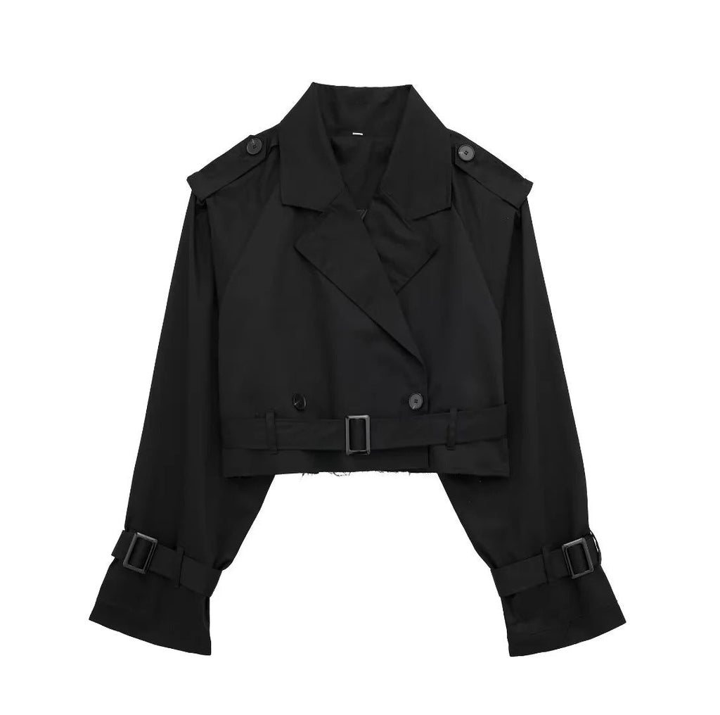 Korte trenchcoat zwart met riem en knopen vooraanzicht