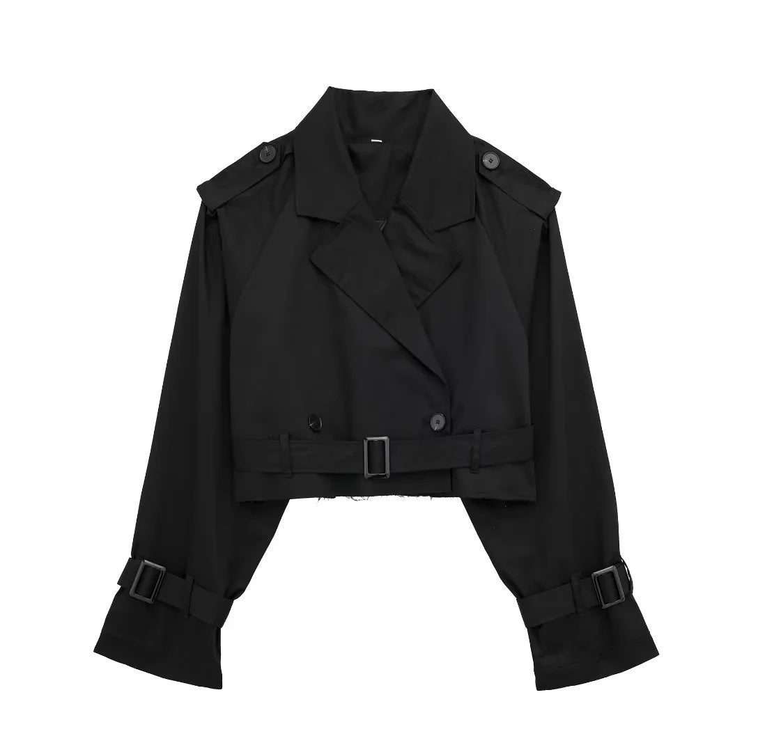 Korte trenchcoat zwart met riem en knopen vooraanzicht