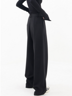 Zwarte oversized pantalon met dubbele knoop detail, zijprofiel