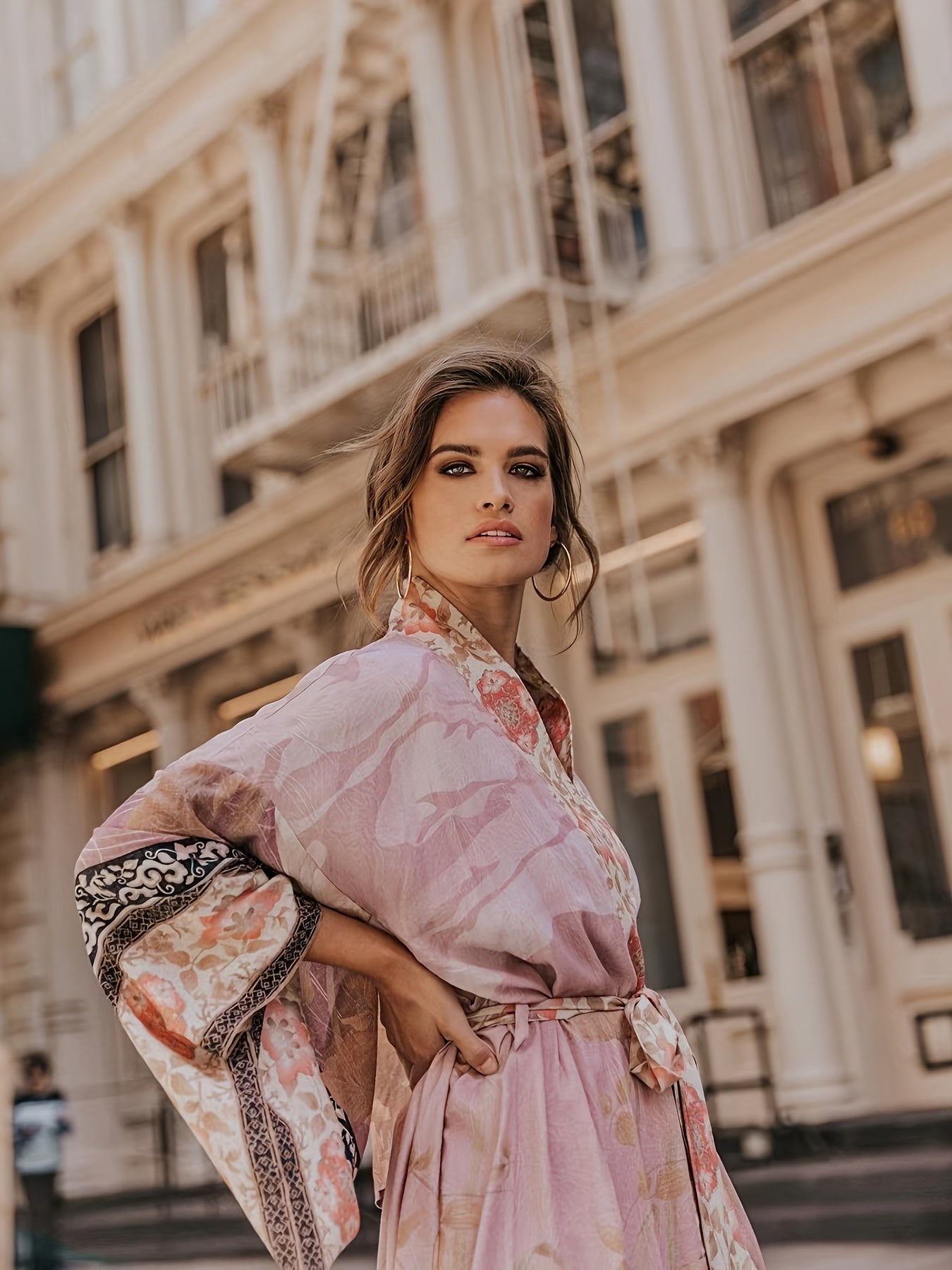 Maxi kimono dames met bloemenprint lichtroze vooruitgezien