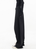 Zwarte oversized pantalon met dubbele knoop detail zijkant