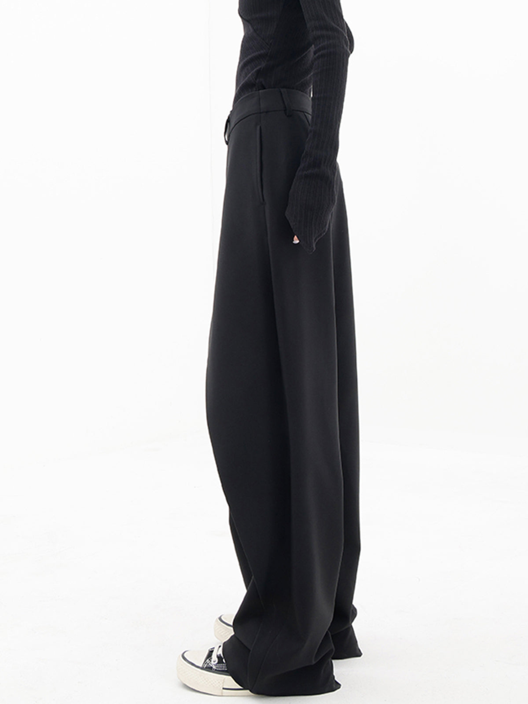 Zwarte oversized pantalon met dubbele knoop detail zijkant
