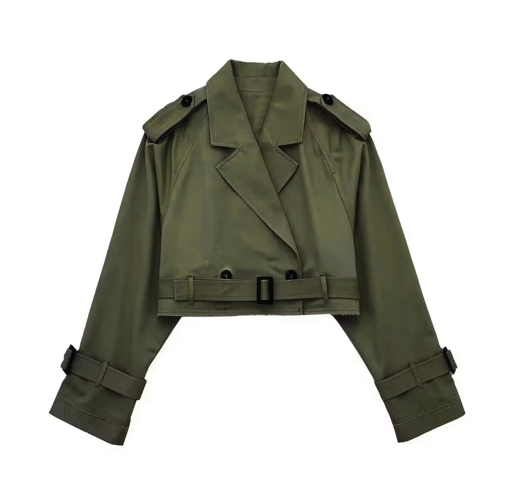 Korte trenchcoat groen met riem en knopen front view
