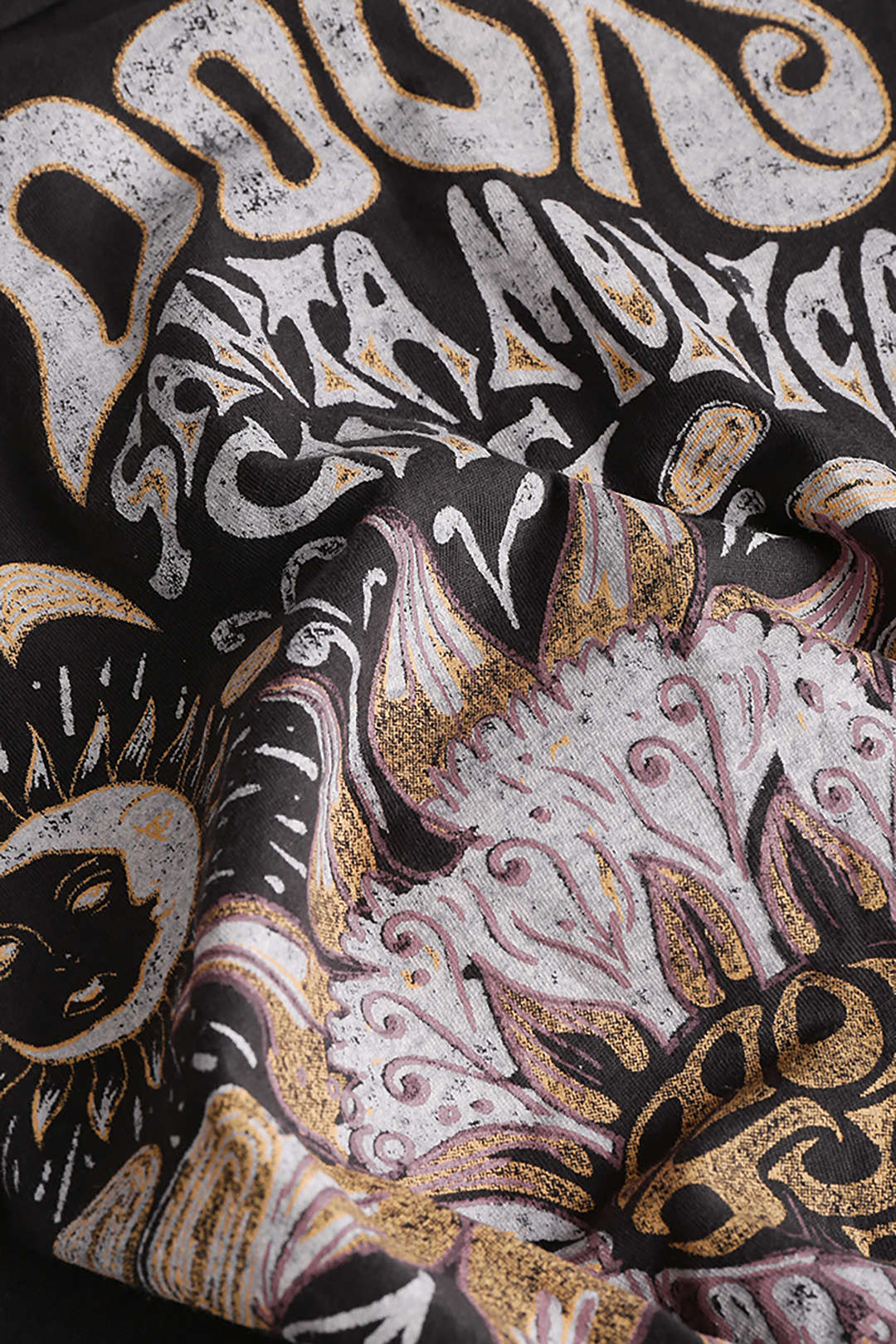 Cropped graphic t-shirt black front detail