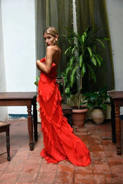 Rode jurk met ruches dames profielzijde