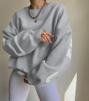 Oversized sweater grijs met witte strepen detail shot