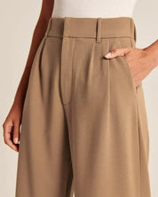 Broek dames bruin met hoge taille en brede pijpen detail shot