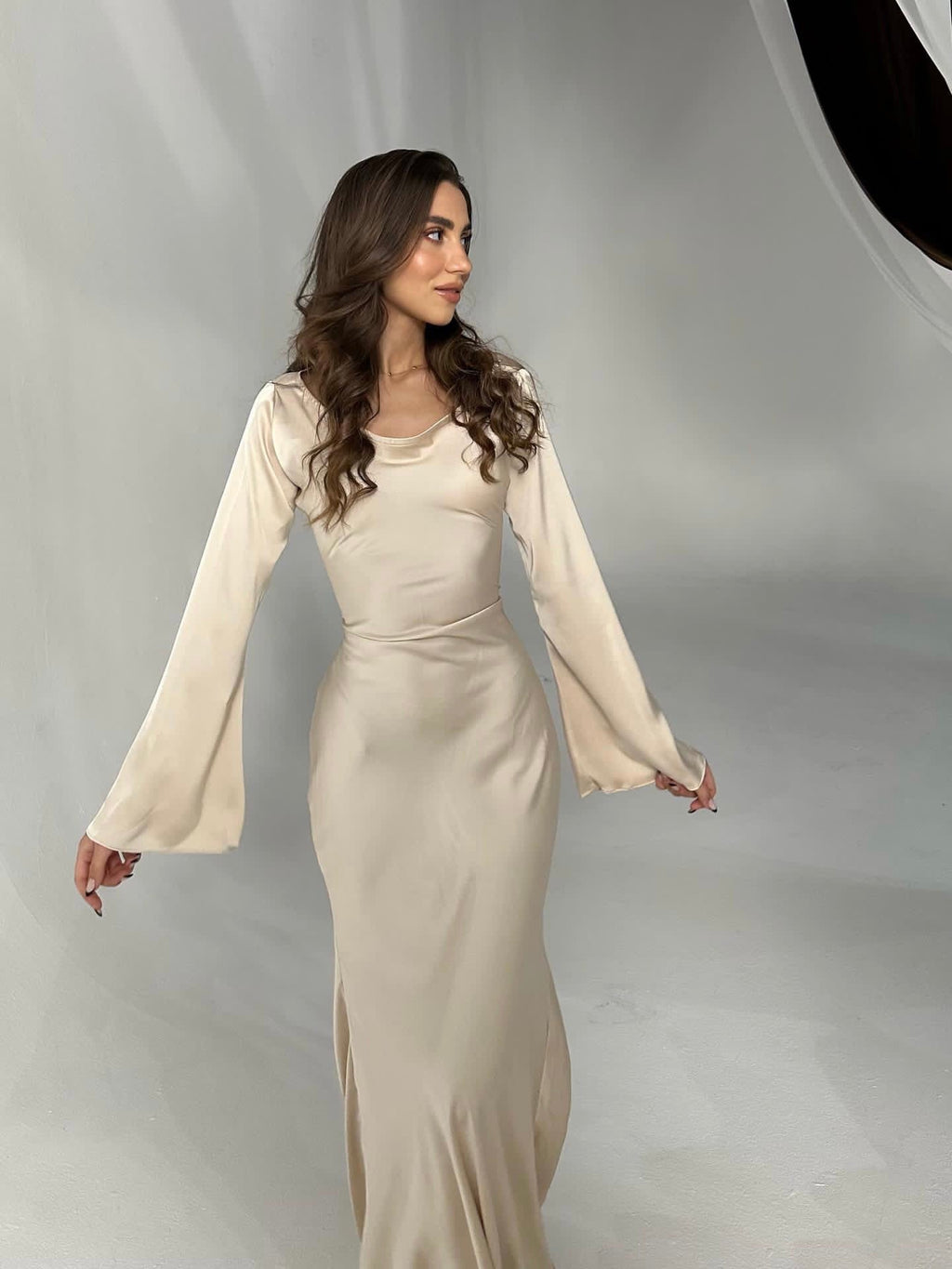 Maxi-jurk beige met lange mouwen front view