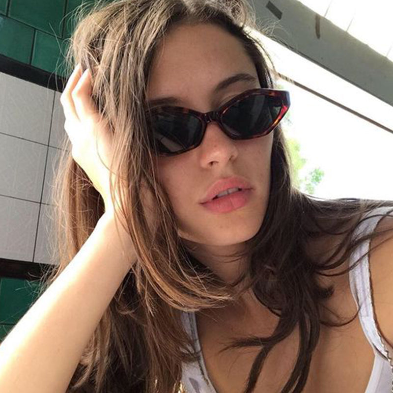 Zia cat eye zonnebril met ovaal montuur en statement pootjes voor dames