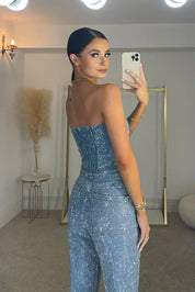 Strapless jumpsuit blauw met glitters, zijprofiel