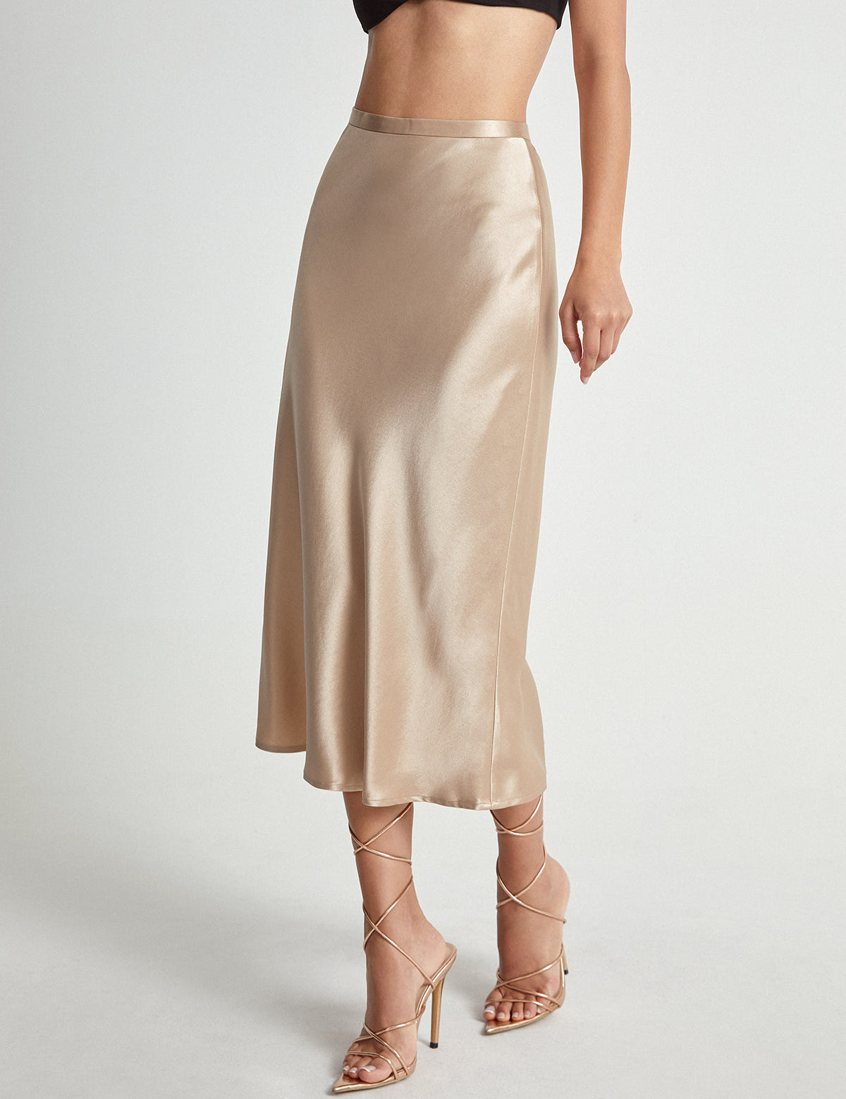 Midi rok satijn beige hoge taille vooraanzicht