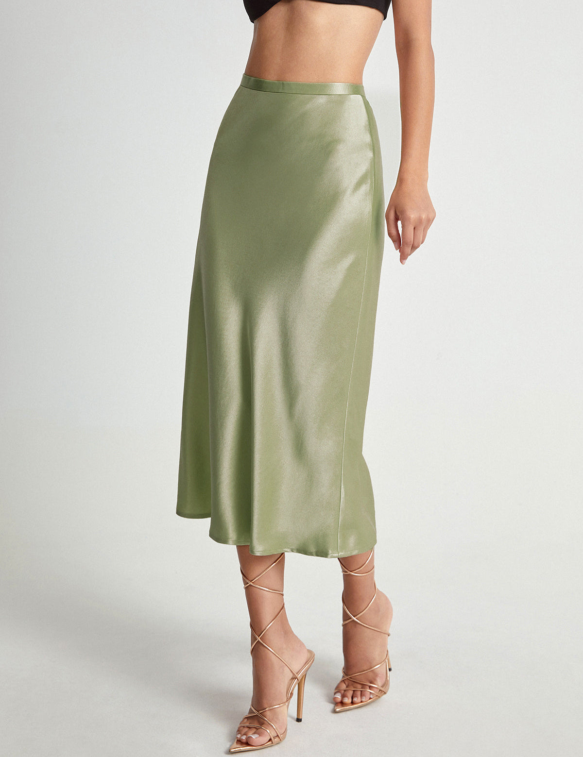 Midi-rok satijn groen zijprofiel