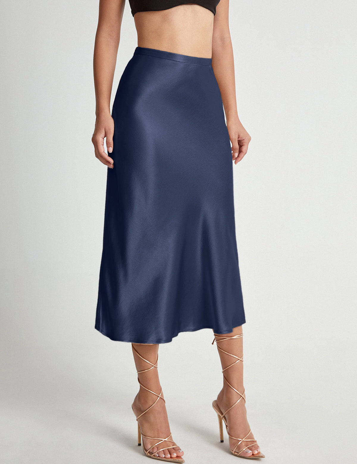 Midi-rok satijn blauw hoge taille zijprofiel