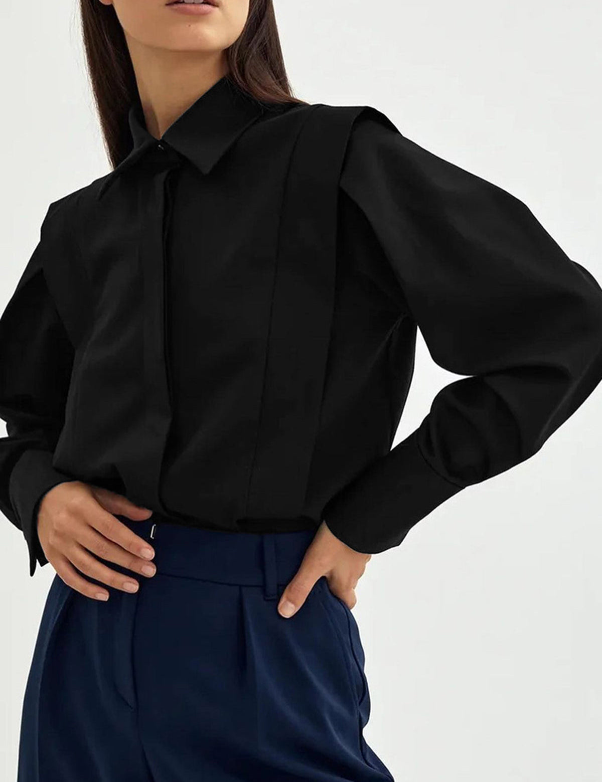 Dames blouse zwart met pofmouwen front view