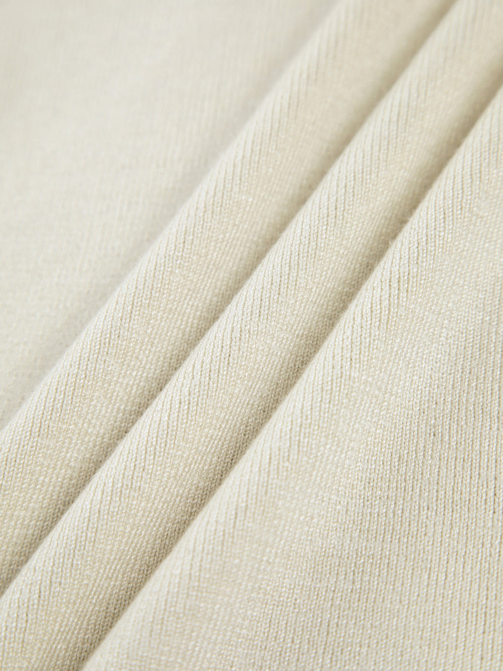 Knitted turtleneck sweater white fabric detail