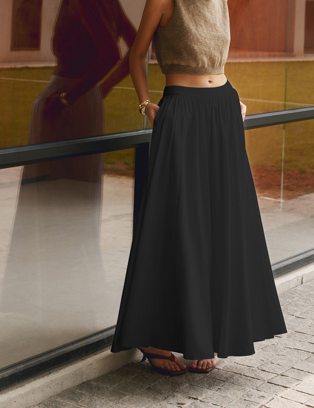 Linnen maxi rok zwart met plissé look, zijprofiel