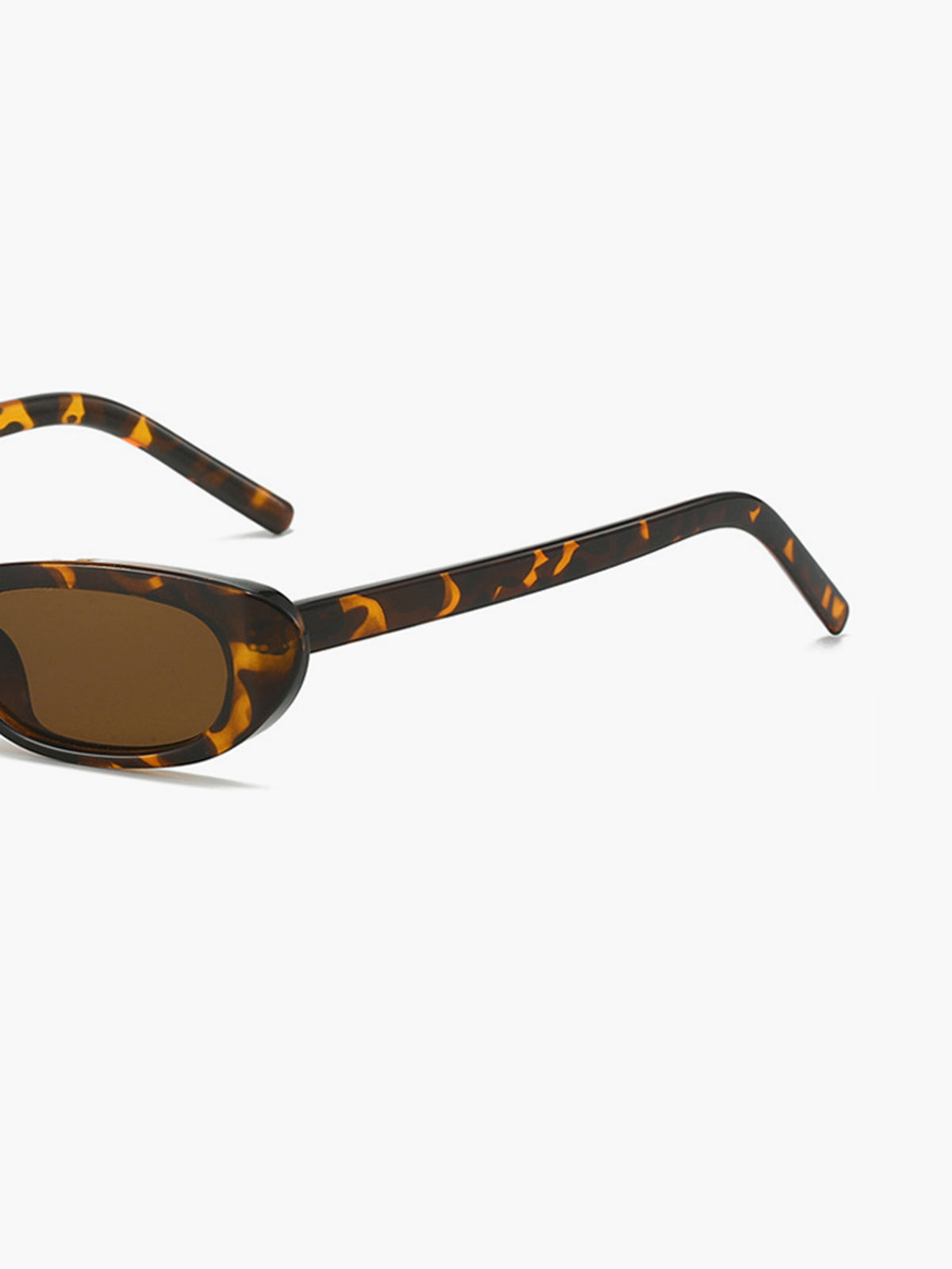 Sunglasses with tortoiseshell pattern and brown lenses, close-up detail