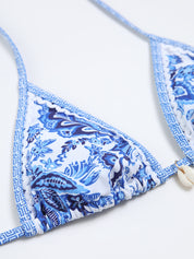 Bikiniset met blauwe print en schelpdetail detaillenshot