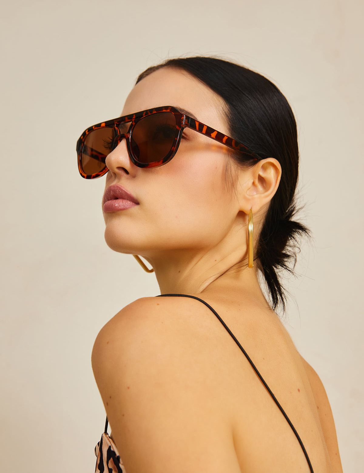 Sunglasses brown tortoiseshell frame side view