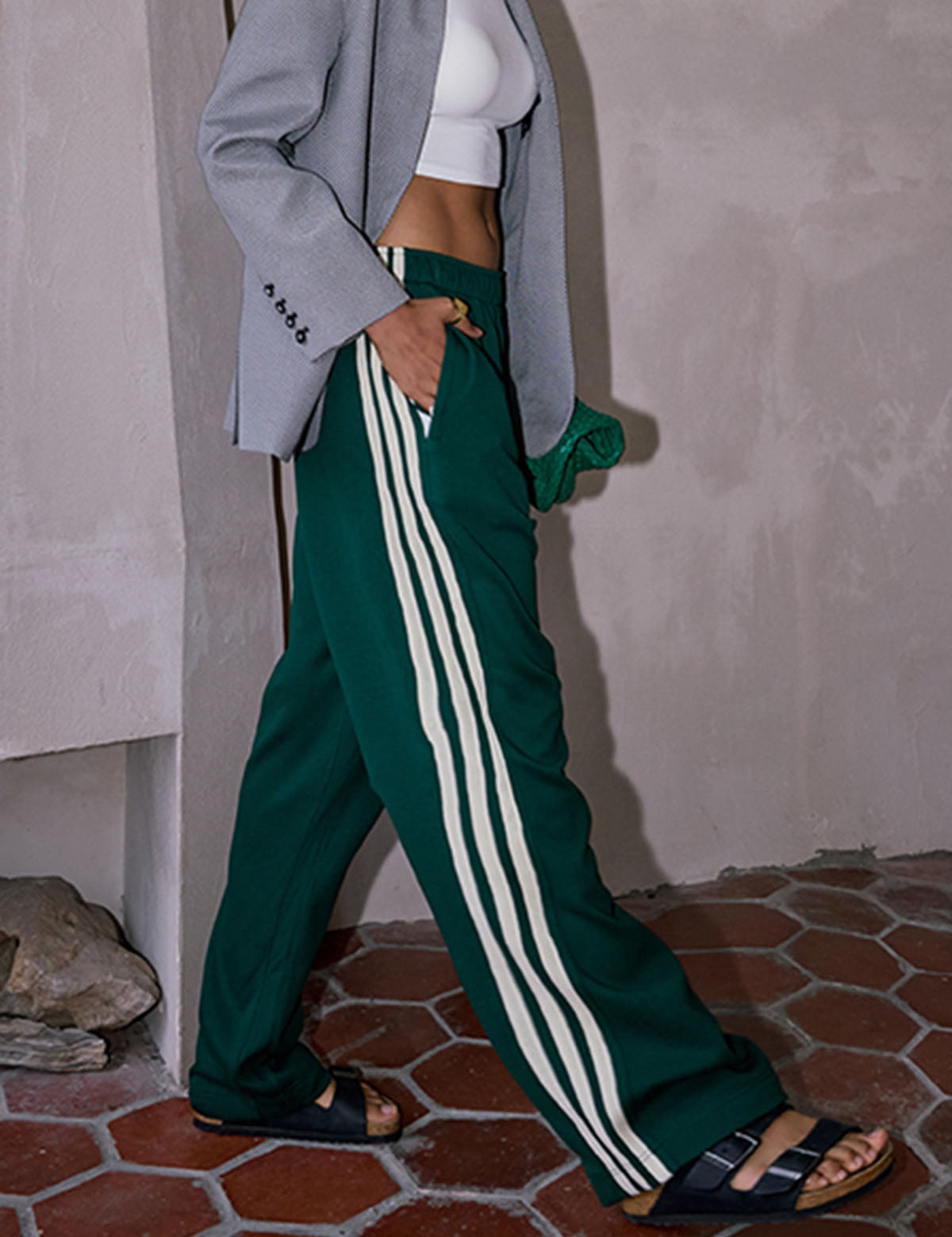 Dames broek groen met witte strepen, hoge taille, front view