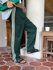 Dames broek groen met witte strepen, hoge taille, lifestyle shot