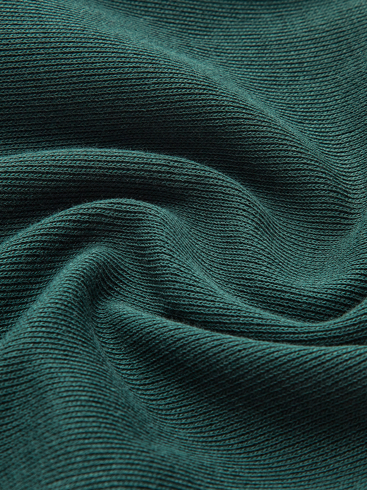 Broek stof groen met rimpeltextuur detailopname