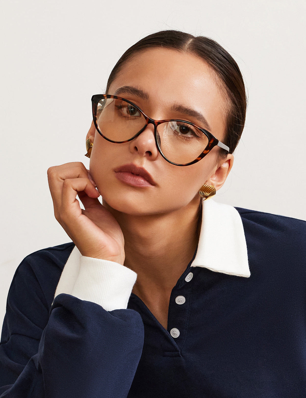 Glasses with tortoiseshell pattern worn by model, front view
