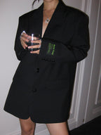 Damesblazer zwart oversized met groene print detail shot