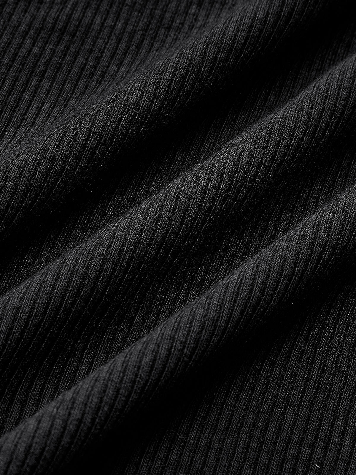 Black ribbed top stitching detail