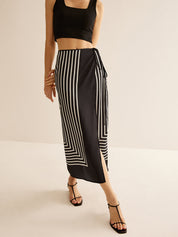 Maxi skirt black and white striped side detail