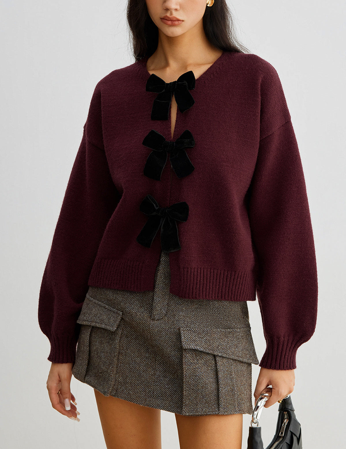 Cardigan burgundy with black velvet bows side profile